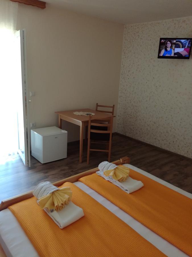 Rooms Ana Korenica Εξωτερικό φωτογραφία