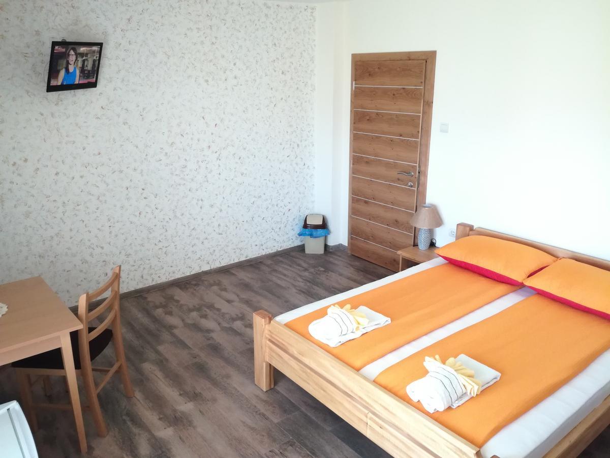 Rooms Ana Korenica Εξωτερικό φωτογραφία