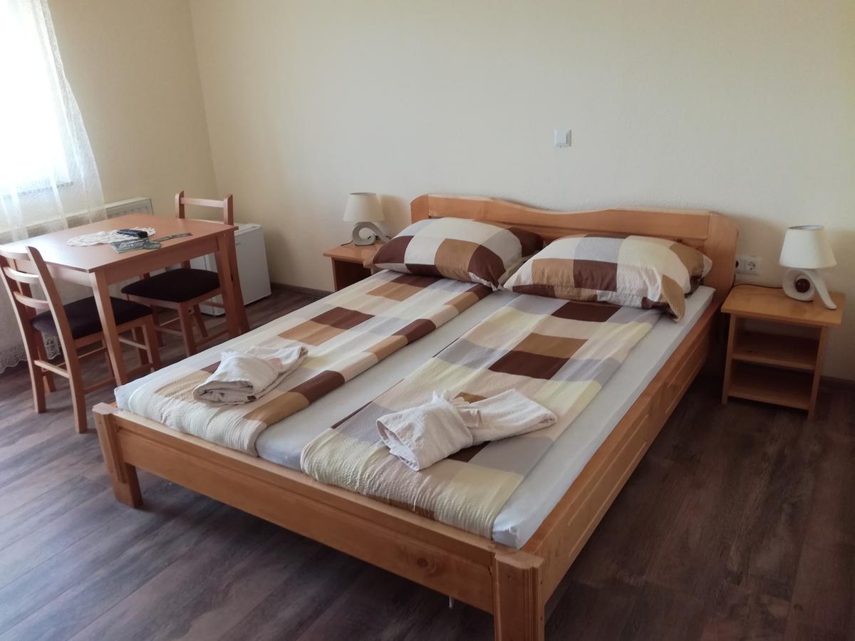Rooms Ana Korenica Εξωτερικό φωτογραφία